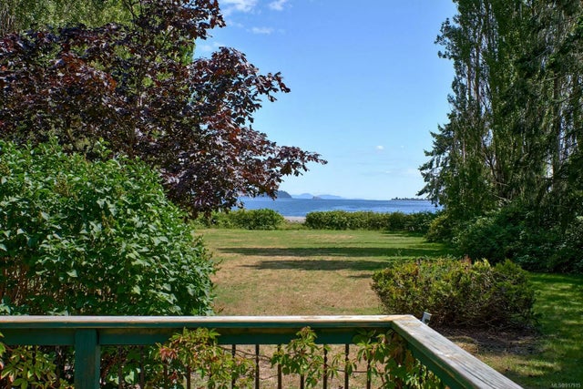 2 of 35 - 8254 Island Hwy S, Fanny Bay, BC