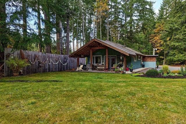 1 of 45 - 417 Stelling Rd, Fanny Bay, BC