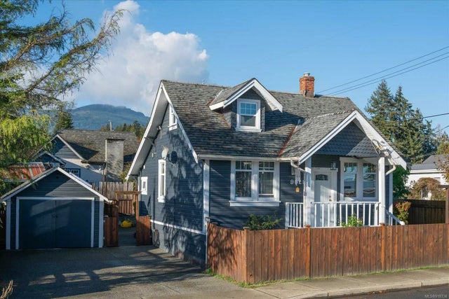 1 of 42 - 9628 Front St, Chemainus, BC