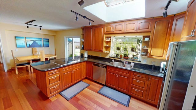 2 of 11 - 711 Carr Blvd, Gabriola Island, BC