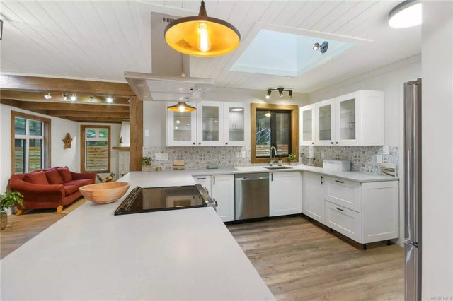 1 of 41 - 930 Pat Burns Ave, Gabriola Island, BC