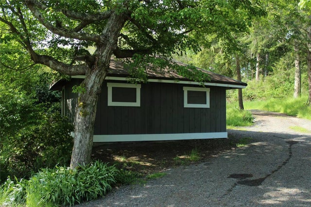 1 of 7 - 190 Easthom Rd, Gabriola Island, BC