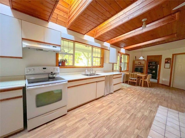 4 of 28 - 1585 Perry Rd, Gabriola Island, BC