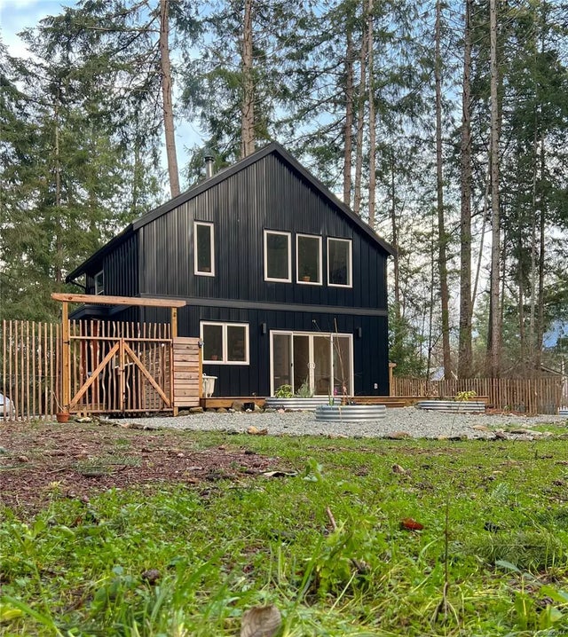 2 of 39 - 1569 Violet Cres, Gabriola Island, BC