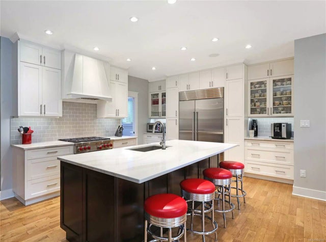 4 of 59 - 7735 Ships Point Rd, Fanny Bay, BC