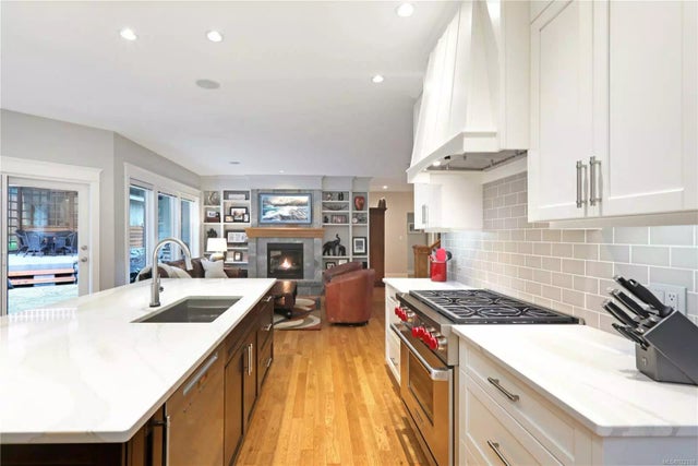 5 of 59 - 7735 Ships Point Rd, Fanny Bay, BC