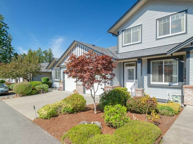 1 of 39 - 3110 Cook St 4, Chemainus, BC