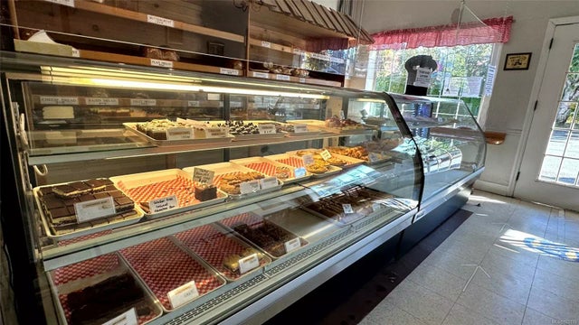 1 of 18 - 2875 Oak St, Chemainus, BC