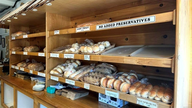 2 of 18 - 2875 Oak St, Chemainus, BC