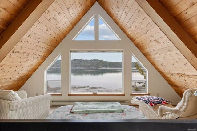 1 of 37 - 7814 Ships Point Rd, Fanny Bay, BC