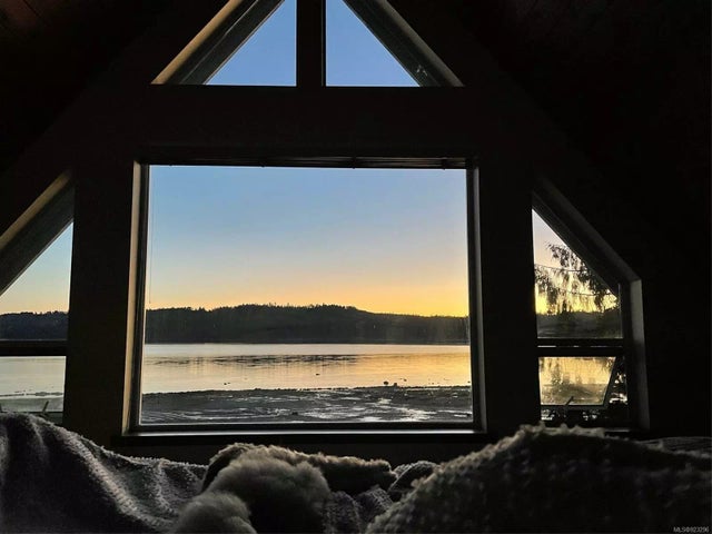 2 of 37 - 7814 Ships Point Rd, Fanny Bay, BC