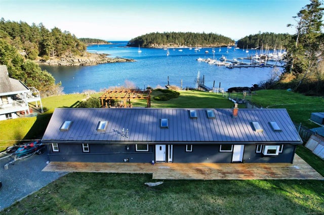 1 of 31 - 3455 South Rd, Gabriola Island, BC