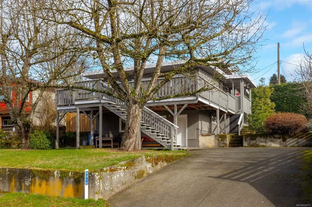 1 of 46 - 9915 Lang St, Chemainus, BC