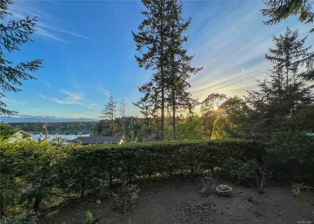 1 of 28 - 3034 Mander Rd, Gabriola Island, BC