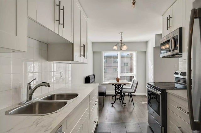 1 of 35 - 1170 Rockland Ave 304, Victoria, BC