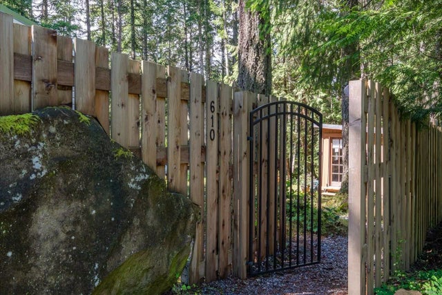 2 of 38 - 610 Gallagher Way, Gabriola Island, BC