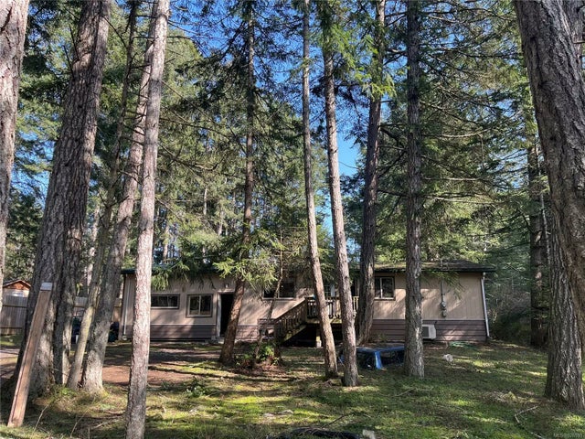 1 of 13 - 700 Rollo Rd, Gabriola Island, BC