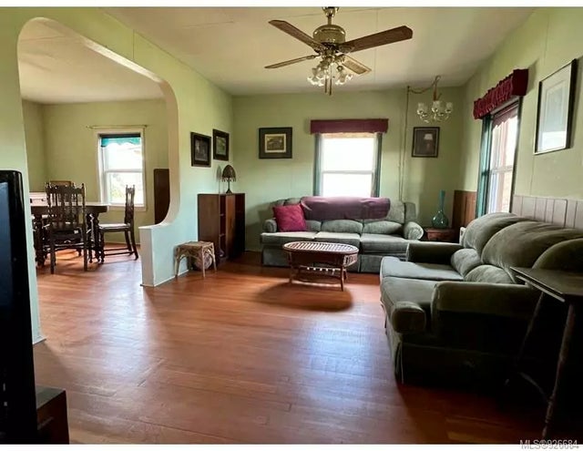 1 of 24 - 9886 Maple St, Chemainus, BC