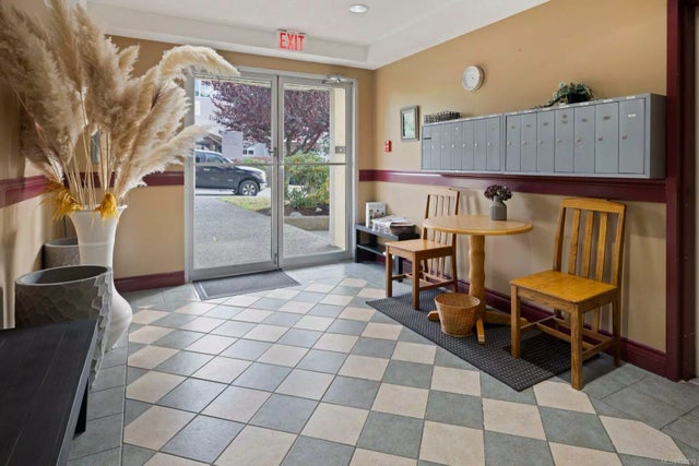 2 of 27 - 9876 Esplanade St 302, Chemainus, BC