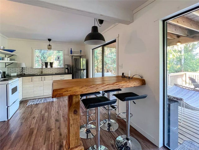 2 of 18 - 1088 Jeanette Ave, Gabriola Island, BC