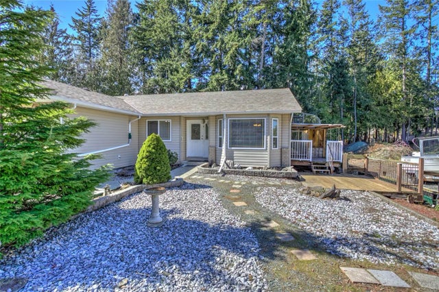 1 of 25 - 9576 Front St, Chemainus, BC