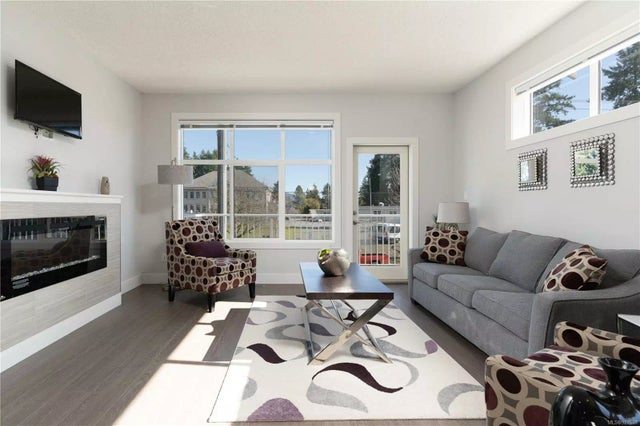 1 of 17 - 1027 College St W 17, Duncan, BC