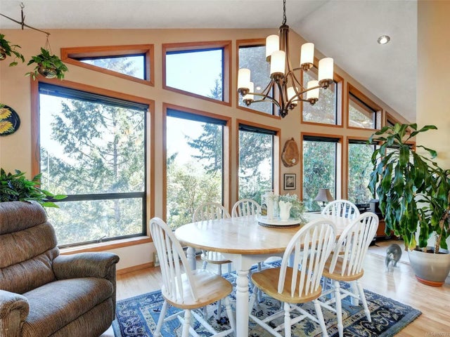 3 of 29 - 682 Rockridge Pl, Highlands, BC