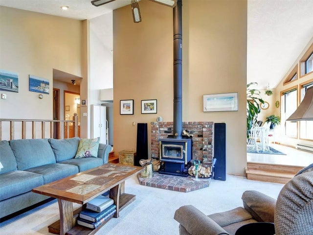 4 of 29 - 682 Rockridge Pl, Highlands, BC