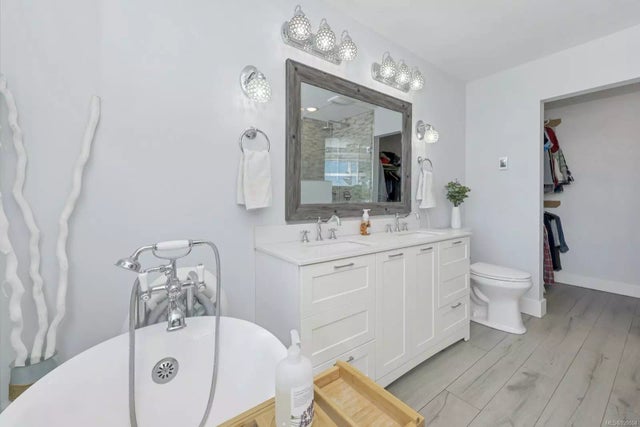 2 of 33 - 1346 Garret Pl, Cowichan Bay, BC