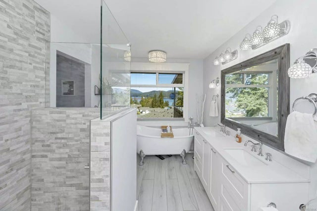 3 of 33 - 1346 Garret Pl, Cowichan Bay, BC