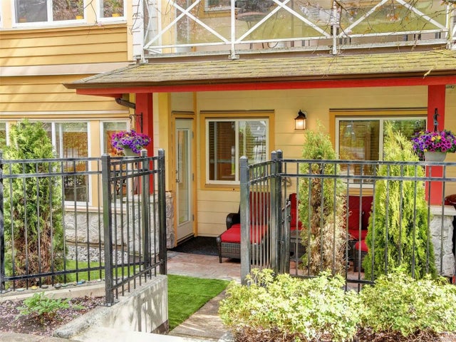 1 of 20 - 360 Goldstream Ave 105, Colwood, BC