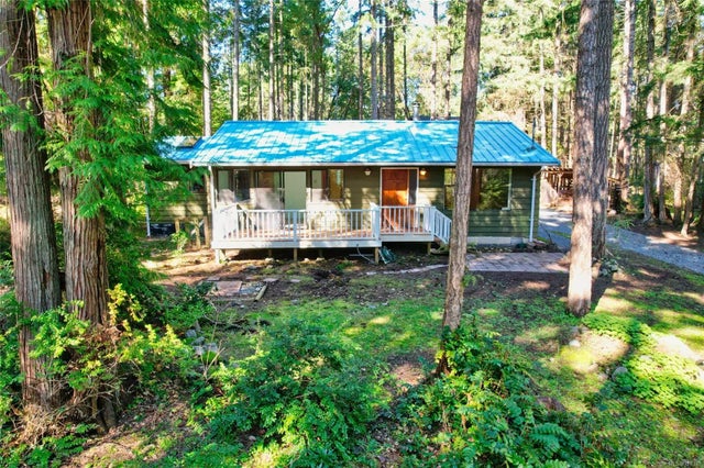 1 of 32 - 965 Carmen Cres, Gabriola Island, BC