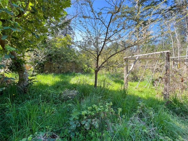 2 of 19 - 15 South Rd Lt, Gabriola Island, BC