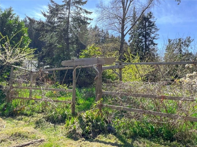 3 of 19 - 15 South Rd Lt, Gabriola Island, BC