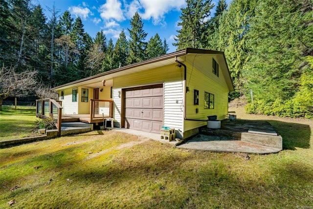1 of 34 - 465 Spruce Ave, Gabriola Island, BC