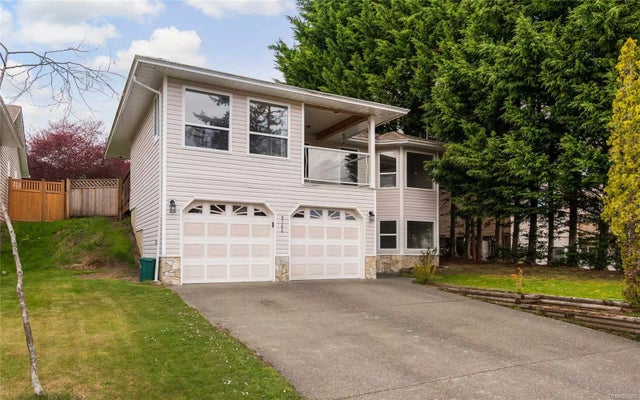 1 of 30 - 8144 Arthur St, Crofton, BC