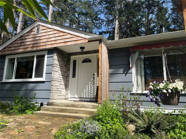 1 of 23 - 690 Rollo Rd, Gabriola Island, BC