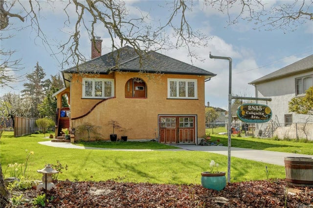 1 of 20 - 2855 Colquitz Ave, Saanich, BC