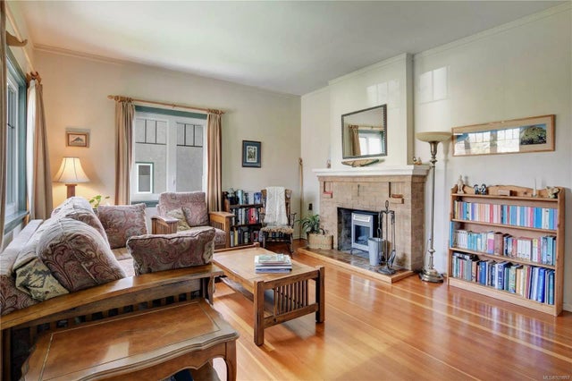 2 of 20 - 2855 Colquitz Ave, Saanich, BC
