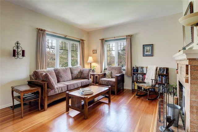 3 of 20 - 2855 Colquitz Ave, Saanich, BC