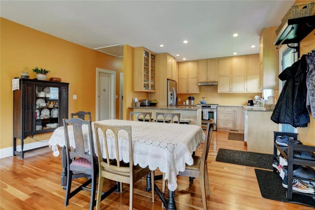 5 of 20 - 2855 Colquitz Ave, Saanich, BC