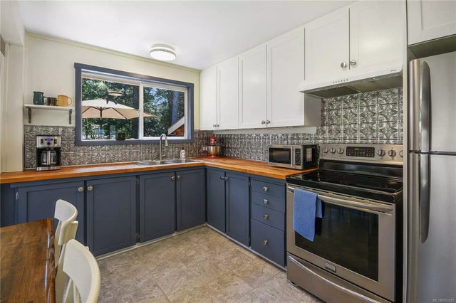 2 of 61 - 740 Roxanne Blvd, Gabriola Island, BC