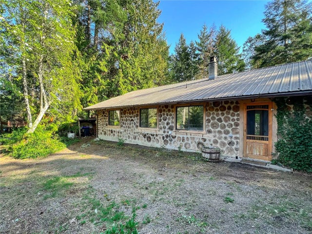 1 of 26 - 2035 Grilse Rd, Gabriola Island, BC