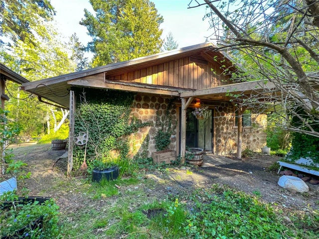 2 of 26 - 2035 Grilse Rd, Gabriola Island, BC