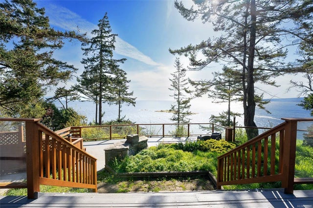 1 of 27 - 1100 Berry Point Rd, Gabriola Island, BC