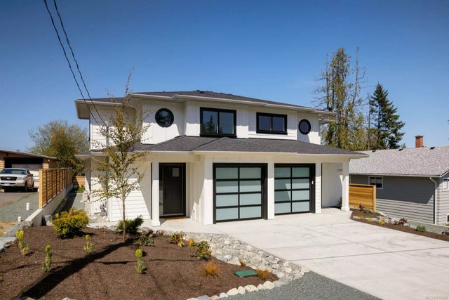 1 of 29 - 3209 Cook St, Chemainus, BC