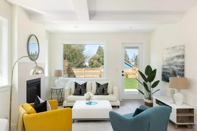 2 of 29 - 3209 Cook St, Chemainus, BC