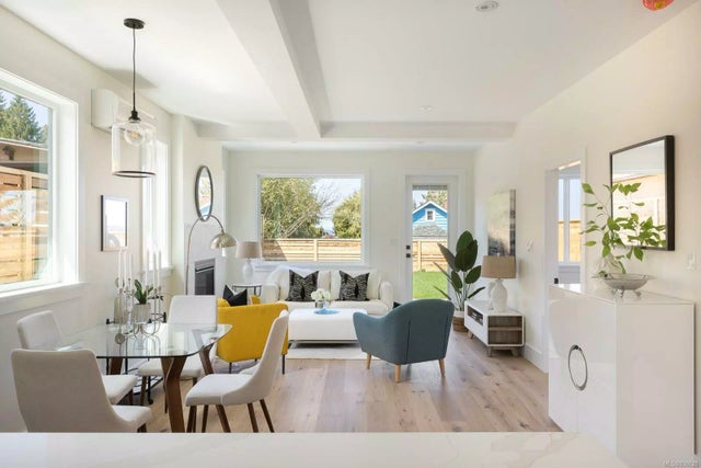 4 of 29 - 3209 Cook St, Chemainus, BC