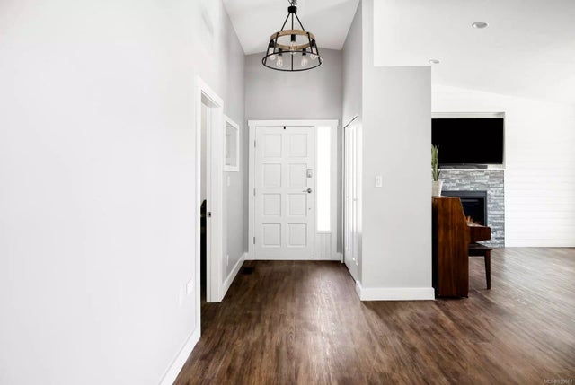 3 of 51 - 7976 Arthur St, Crofton, BC