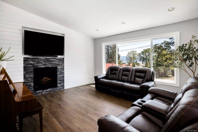 5 of 51 - 7976 Arthur St, Crofton, BC